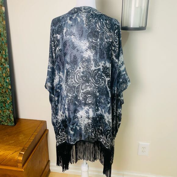Avenue One Size Short Sleeve Open Shawl Cardigan Kimono Slate Blue Grey Fringe - Picture 8 of 9